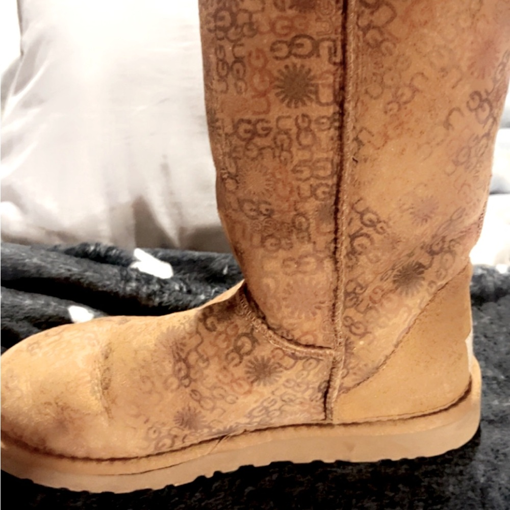 UGG CLASSIC BOOTS